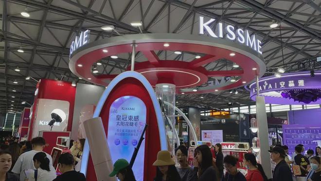 自然堂等美妆企业亮相美博会！j9国际站登录【现场】家化、(图28)